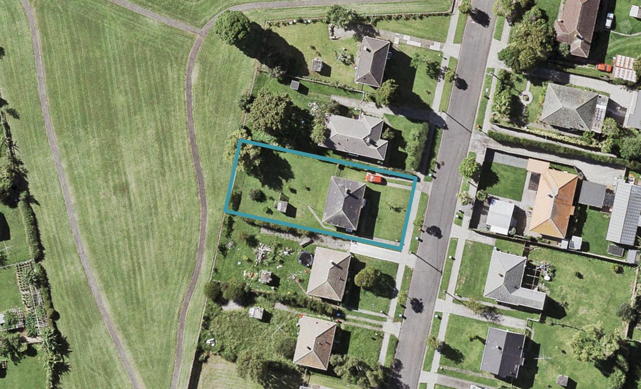 27 Chiltern Crescent, Glen Innes, Auckland - Carousel 1