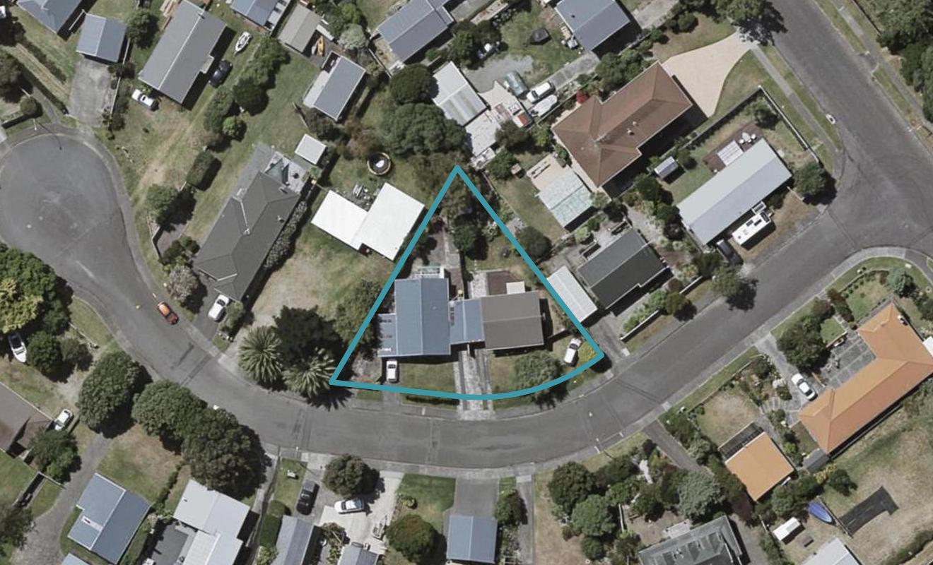 3B Victor Grove, Waikanae Beach, Waikanae - Carousel 1