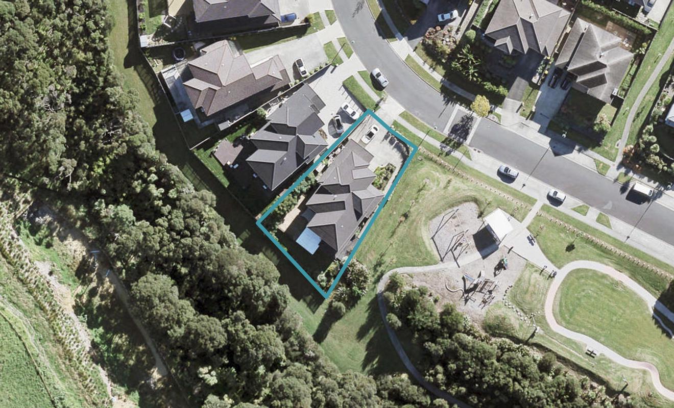 28 Harrowglen Drive, Northcross, Auckland - Carousel 1