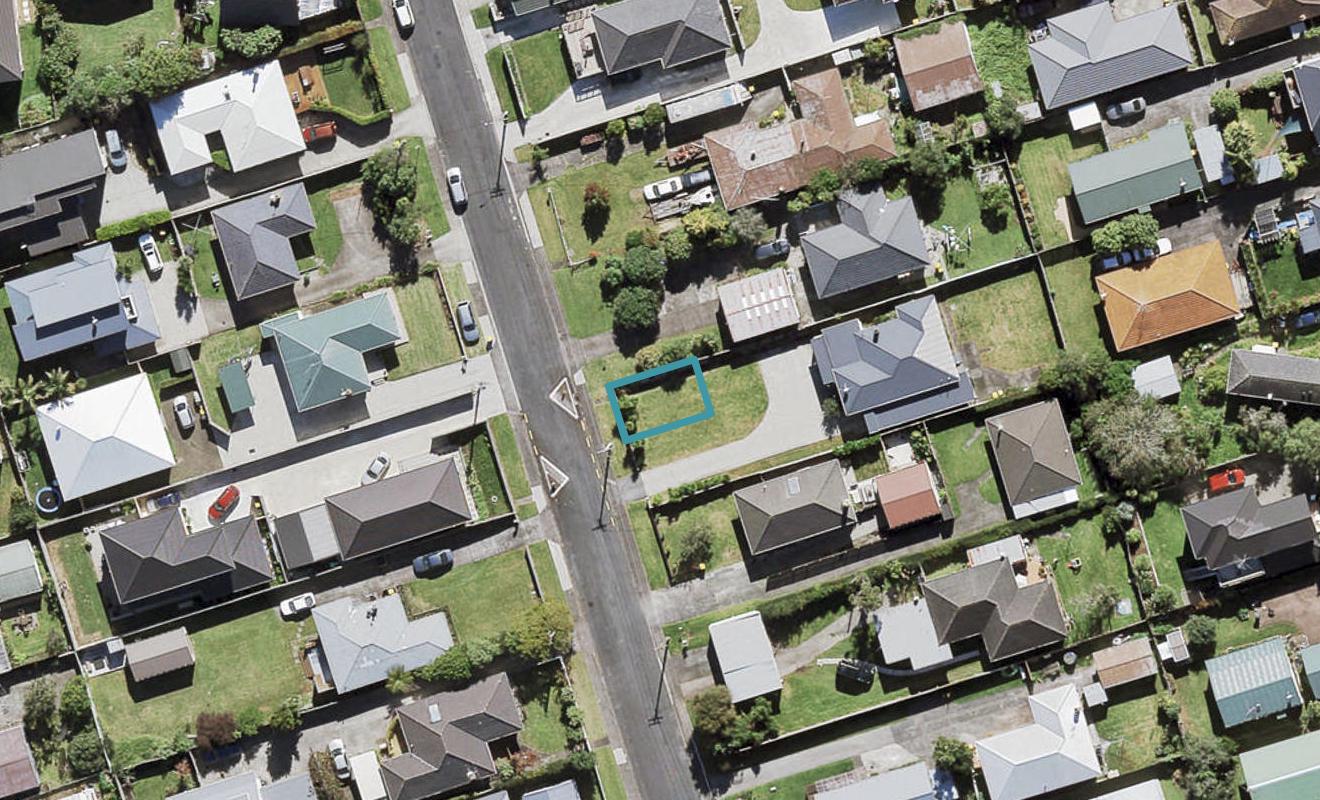 2/19 Karamu Street, Te Atatu Peninsula, Auckland - Carousel 1