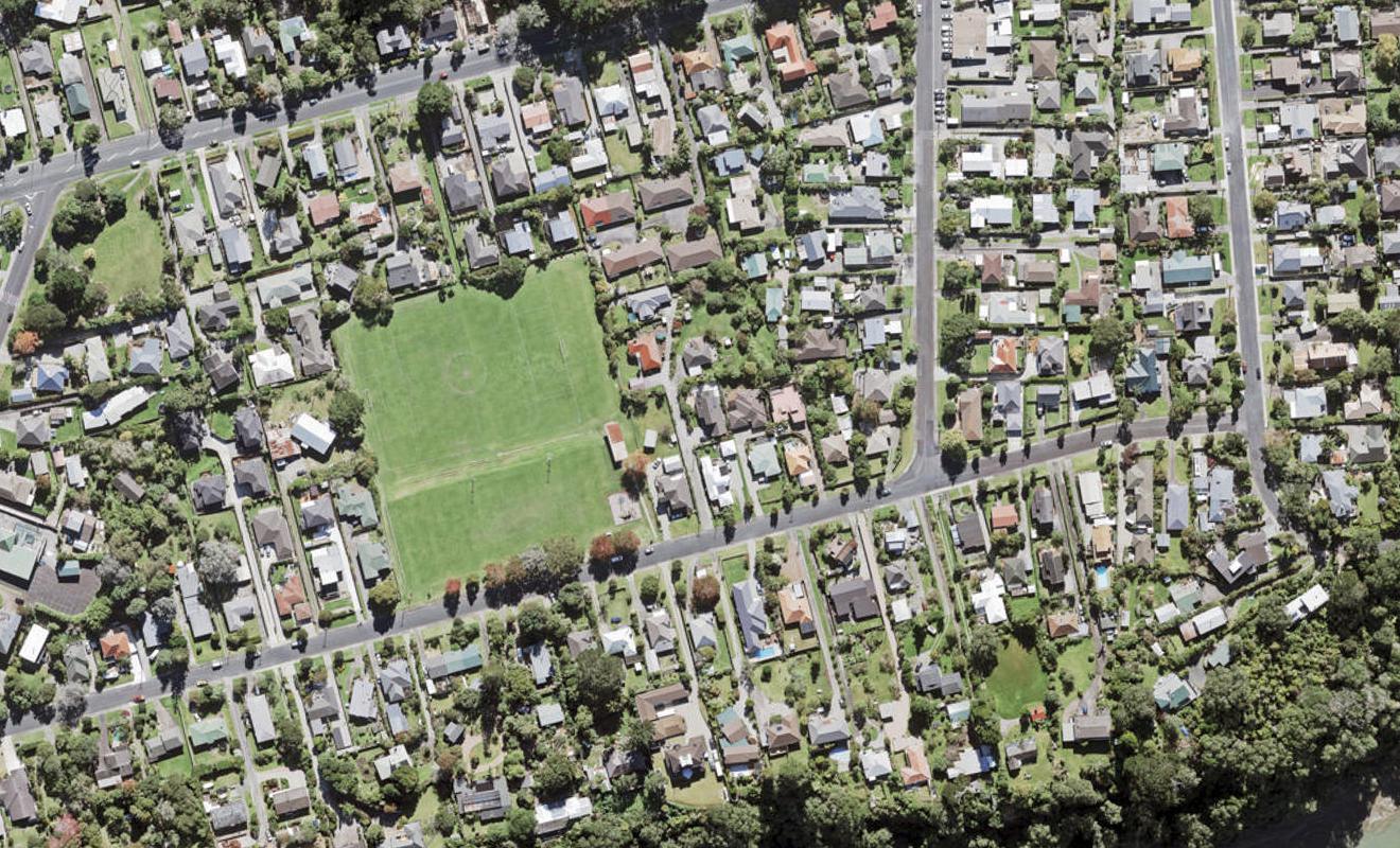 17A Cliff View Drive, Green Bay, Auckland - Carousel 1
