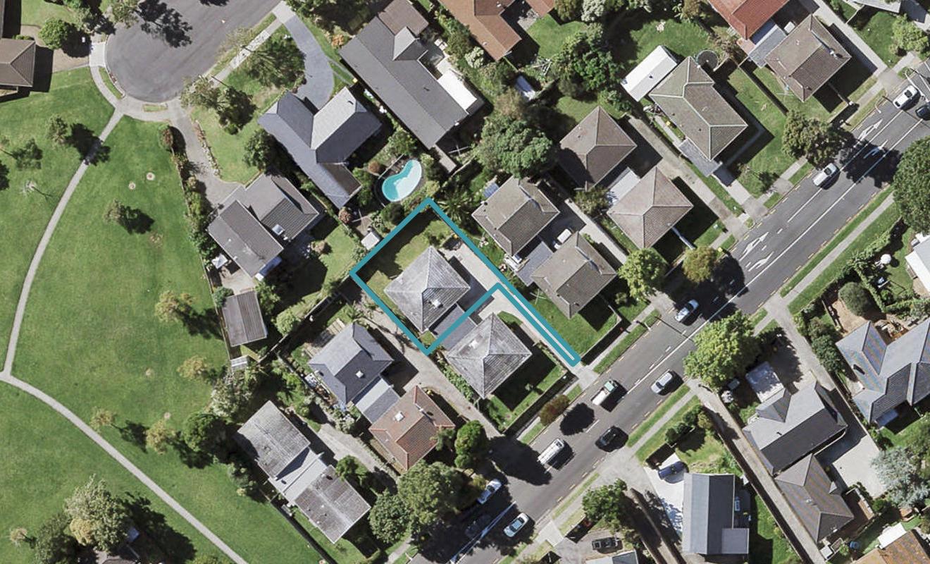 11 Fortunes Road, Half Moon Bay, Auckland - Carousel 1