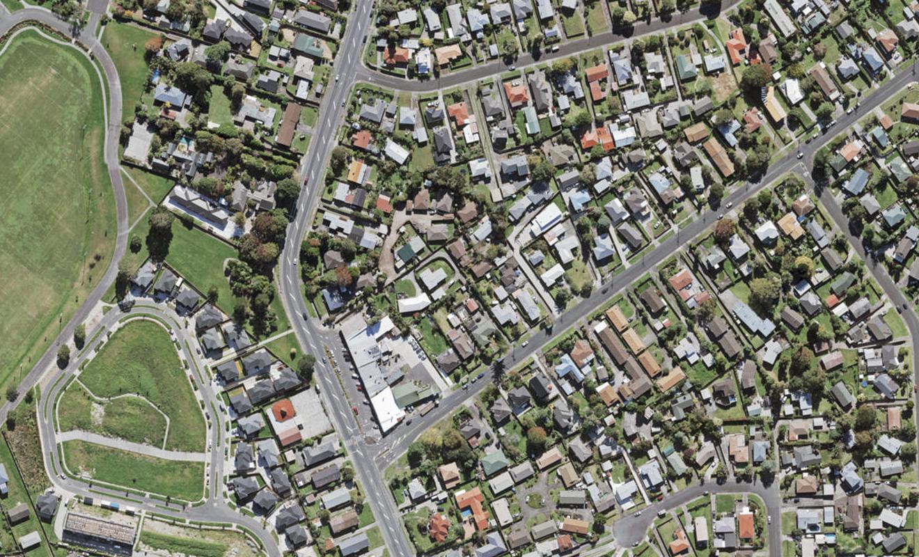 8 Roberts Road, Te Atatu South, Auckland - Carousel 1
