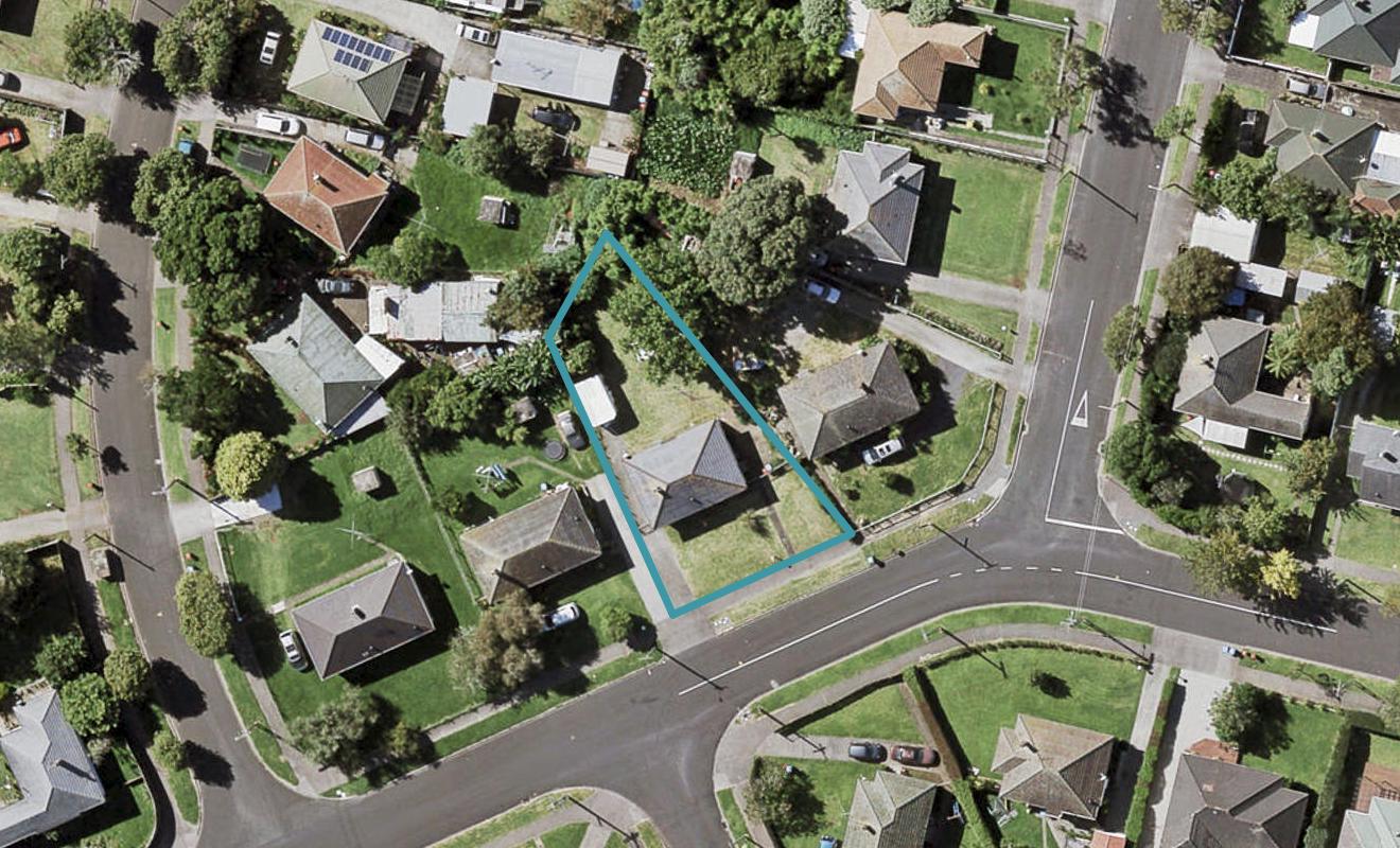 14 Tuakiri Street, Point England, Auckland - Carousel 1