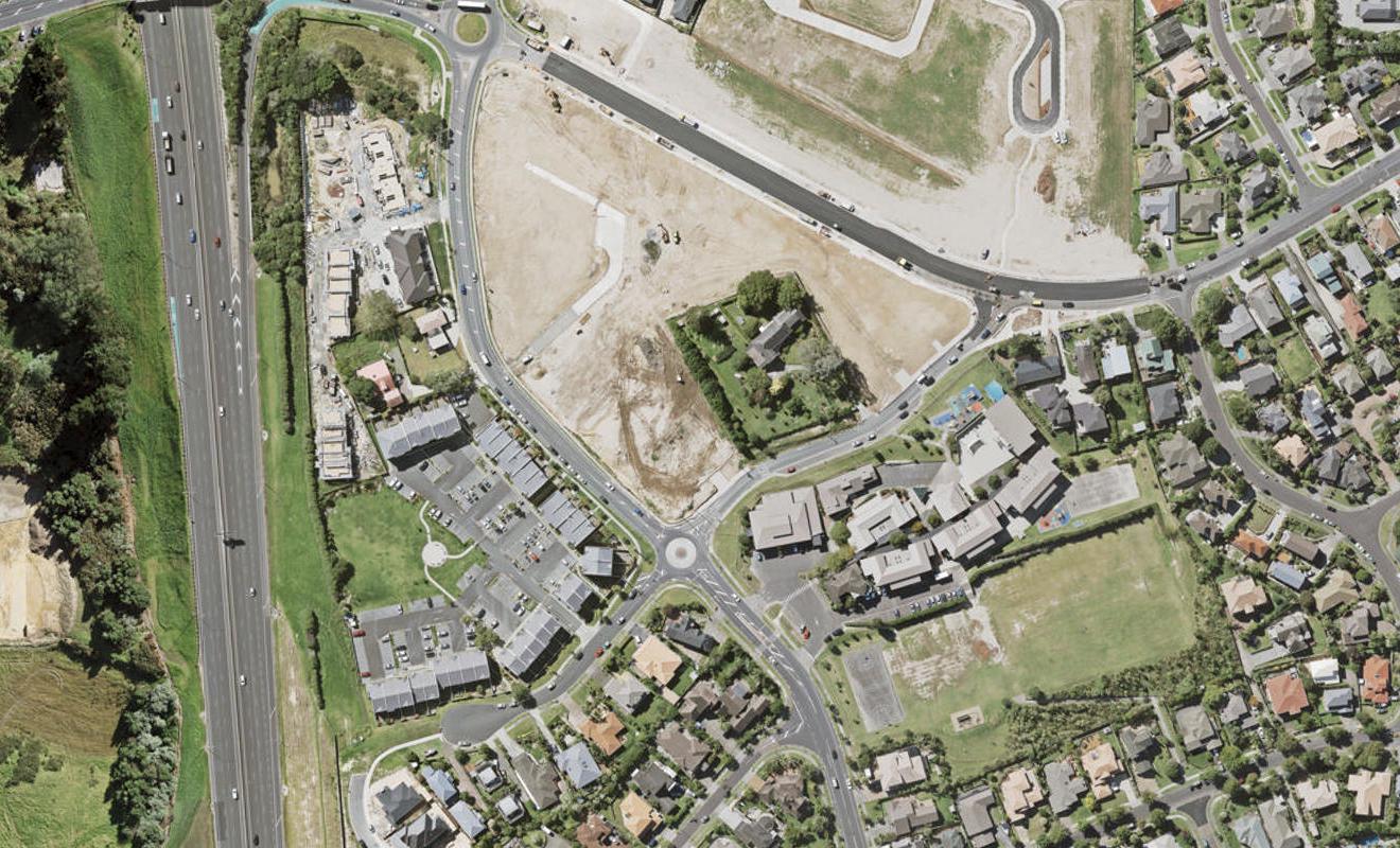 1/55 Spencer Road, Oteha, Auckland - Carousel 1
