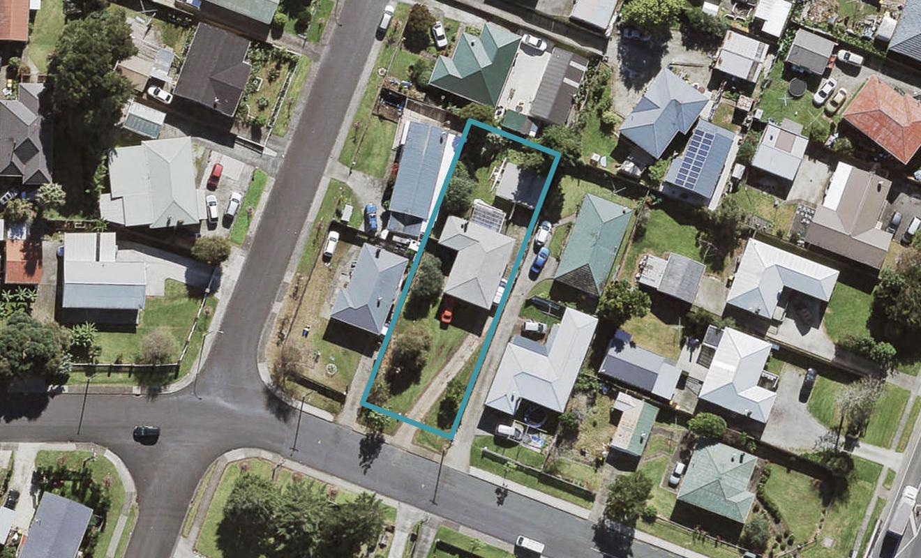 5 Tarata Crescent, Mangere Bridge, Auckland - Carousel 1