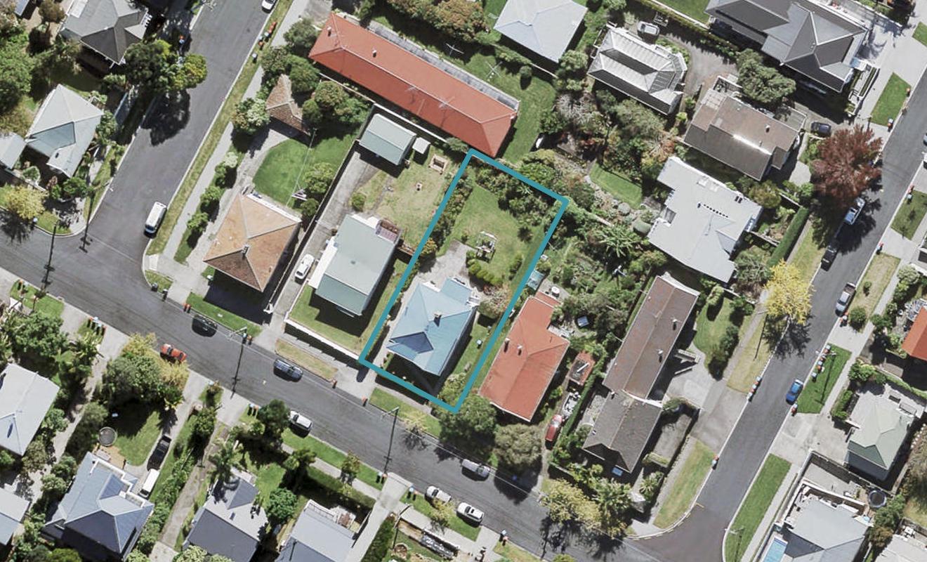 15 Bannerman Road, Morningside, Auckland - Carousel 1