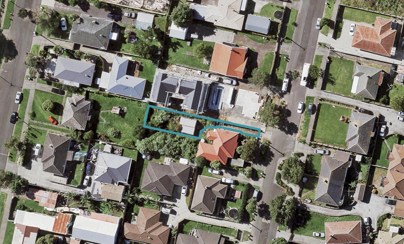 19A Holland Avenue, Point England, Auckland - Carousel 1