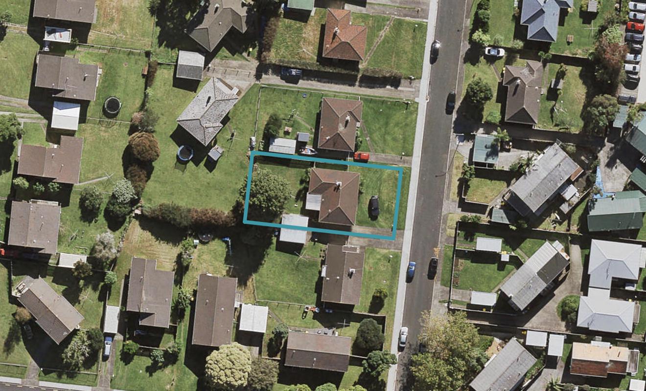 60 Greenslade Crescent, Northcote, Auckland - Carousel 1