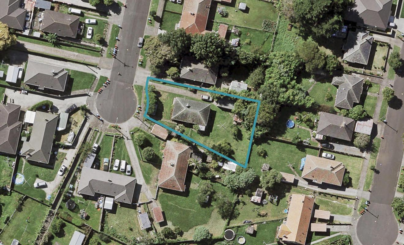 36 Ropata Avenue, Point England, Auckland - Carousel 1