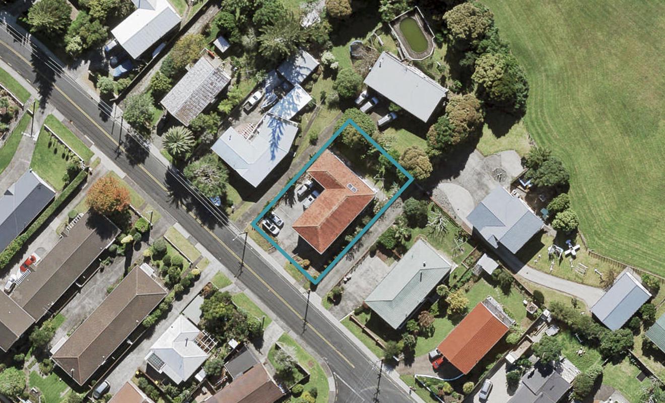 72 Royal View Road, Te Atatu South, Auckland - Carousel 1
