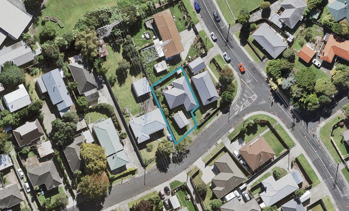 16 Grainger Road, Te Atatu South, Auckland - Carousel 1
