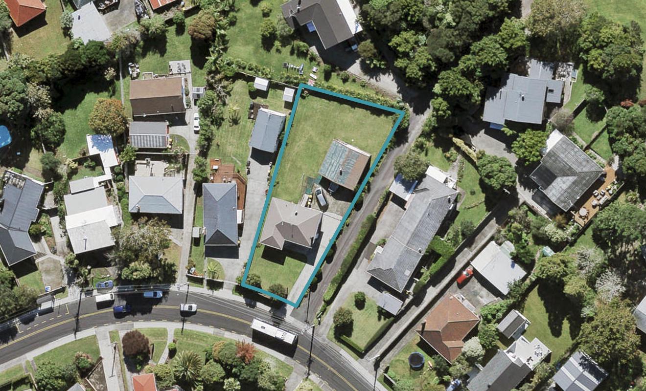 24 Royal View Road, Te Atatu South, Auckland - Carousel 1
