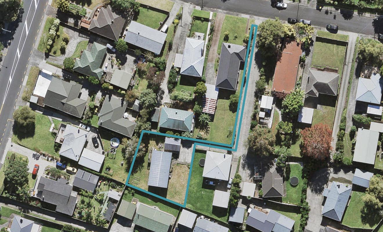 7A Alma Street, Te Atatu South, Auckland - Carousel 1