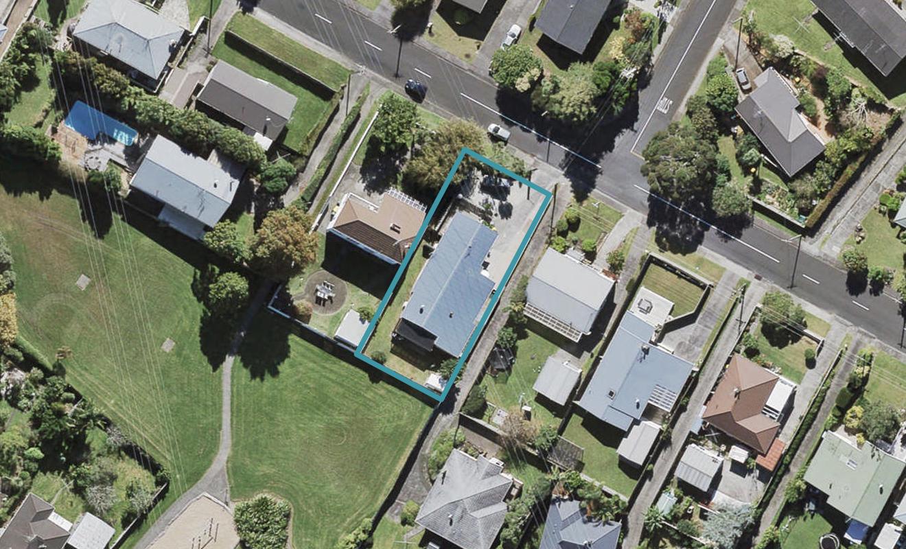 23 Lyndhurst Road, Te Atatu South, Auckland - Carousel 1
