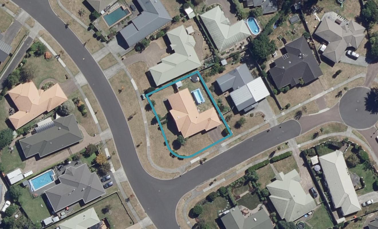 24 Admiral Crescent, Flagstaff, Hamilton - Carousel 1