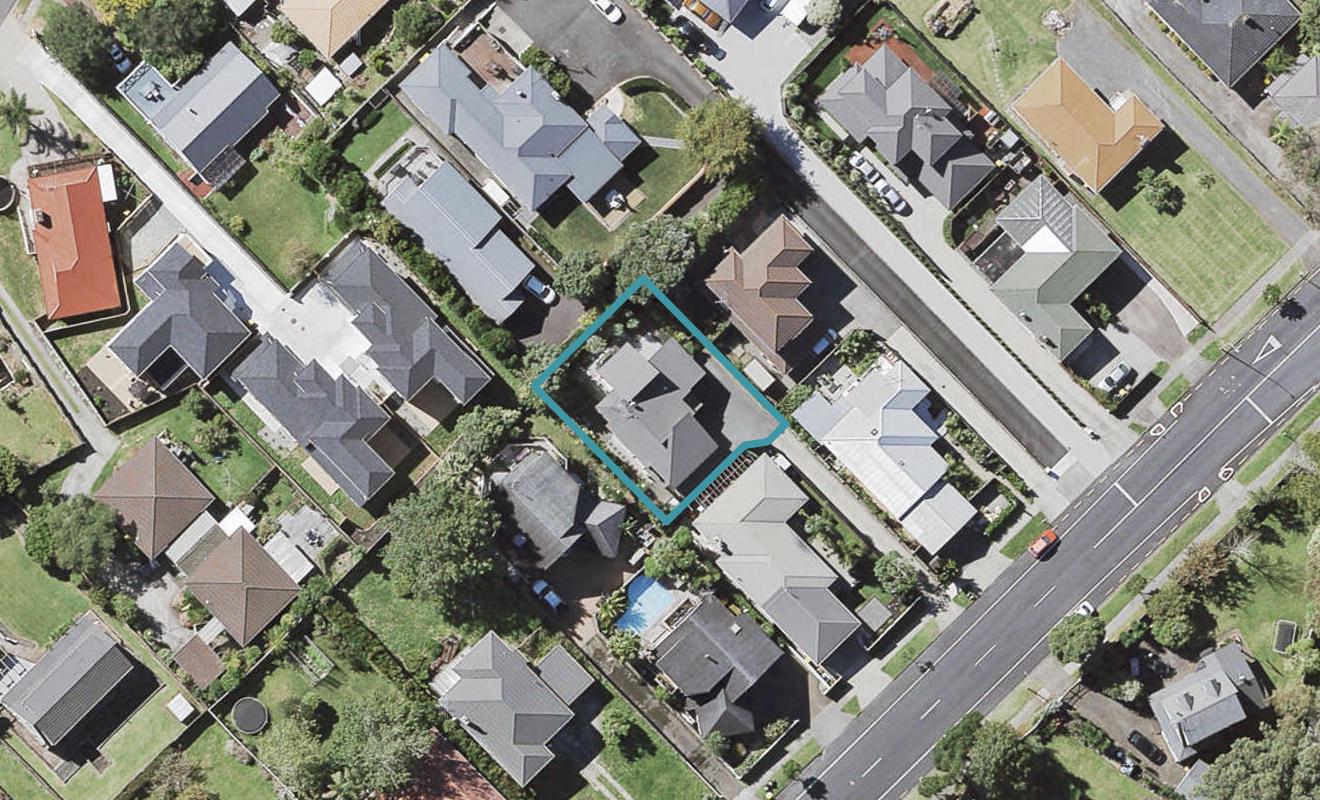 13A Bradbury Road, Botany Downs, Auckland - Carousel 1