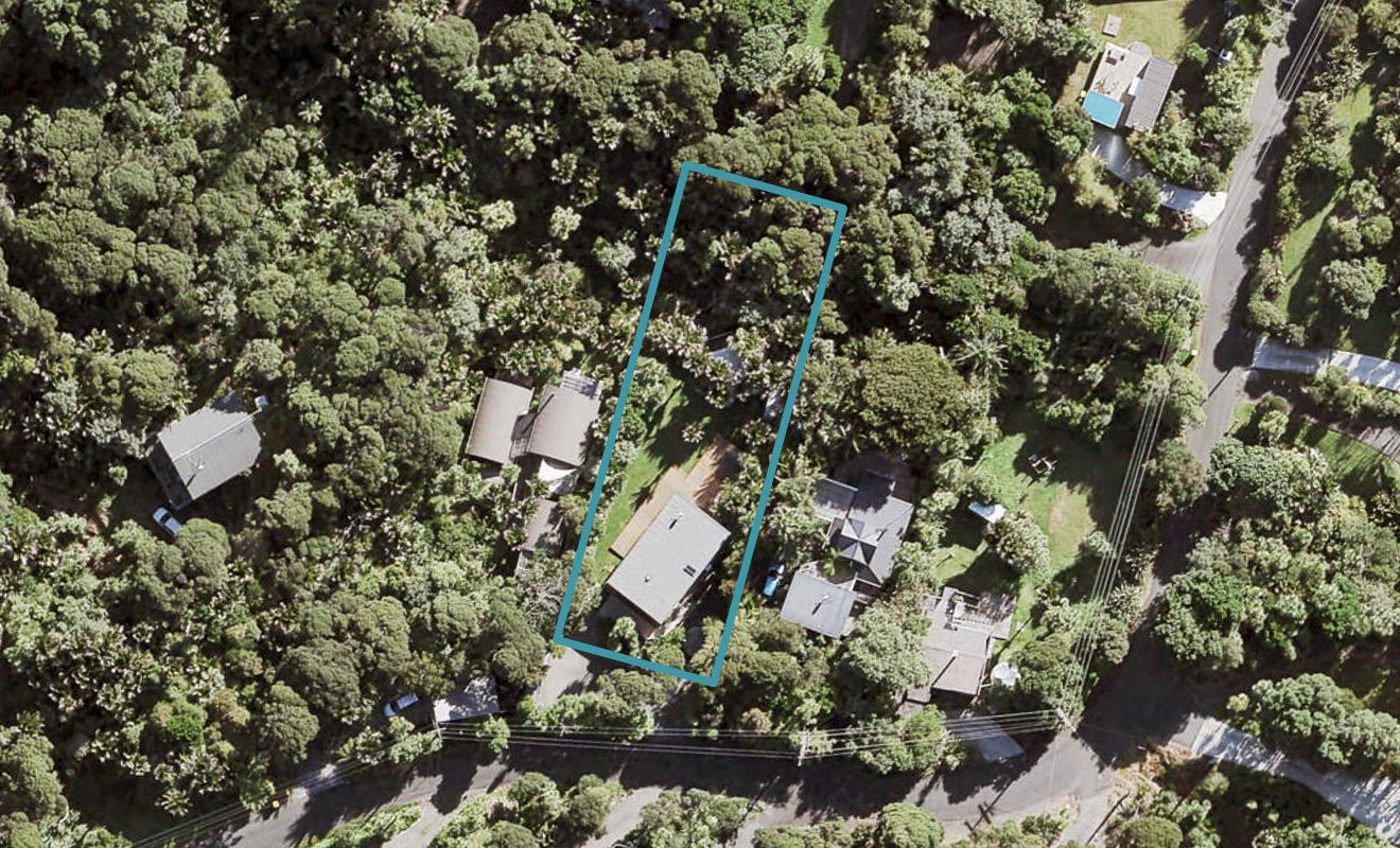 7 Rayner Road, Piha - Carousel 1