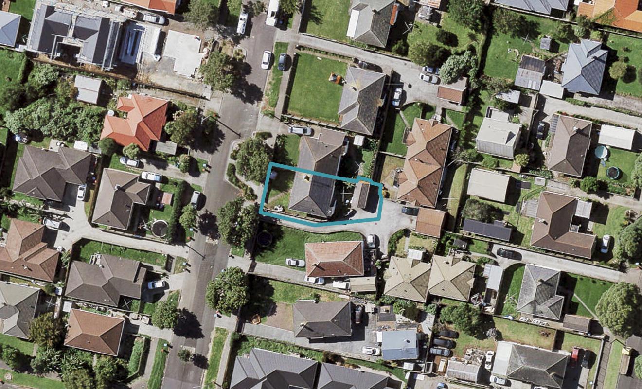 22 Holland Avenue, Point England, Auckland - Carousel 1