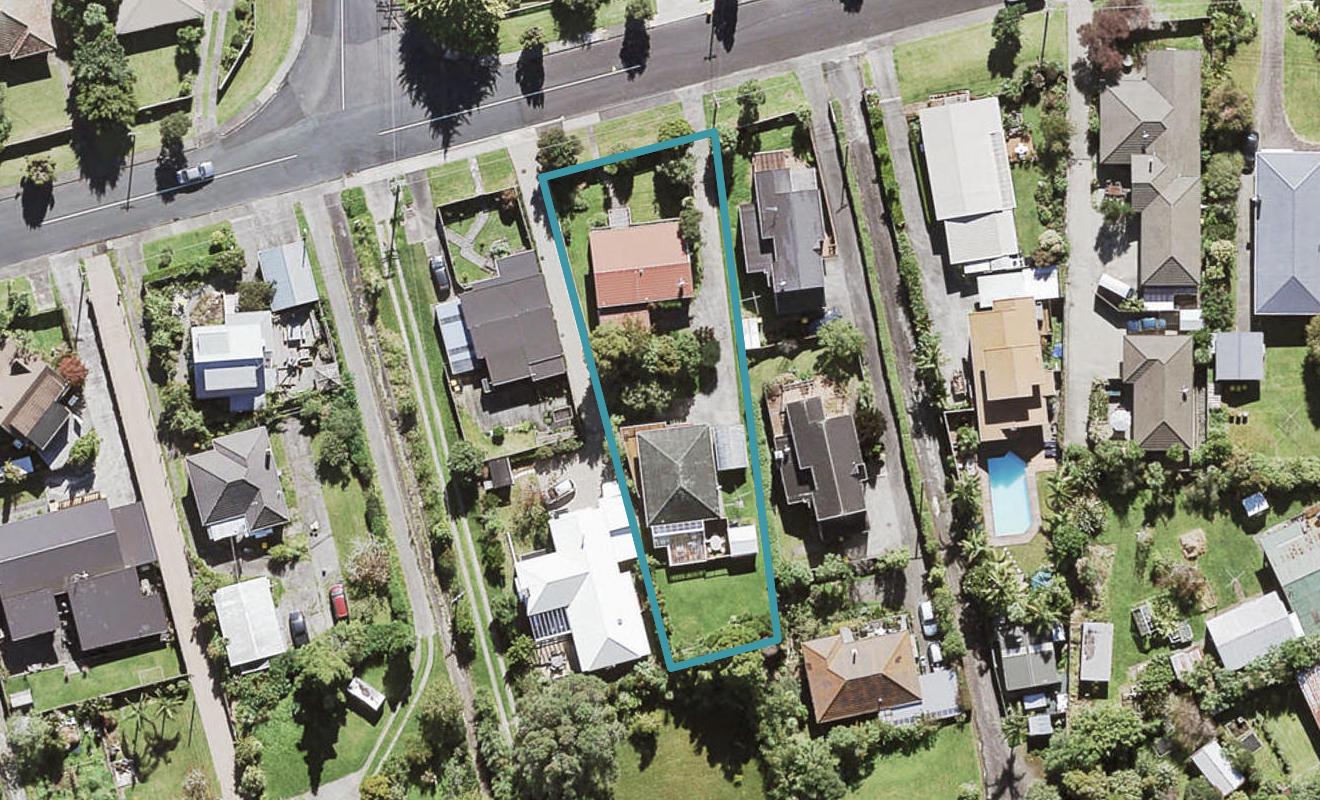 12 Cliff View Drive, Green Bay, Auckland - Carousel 1