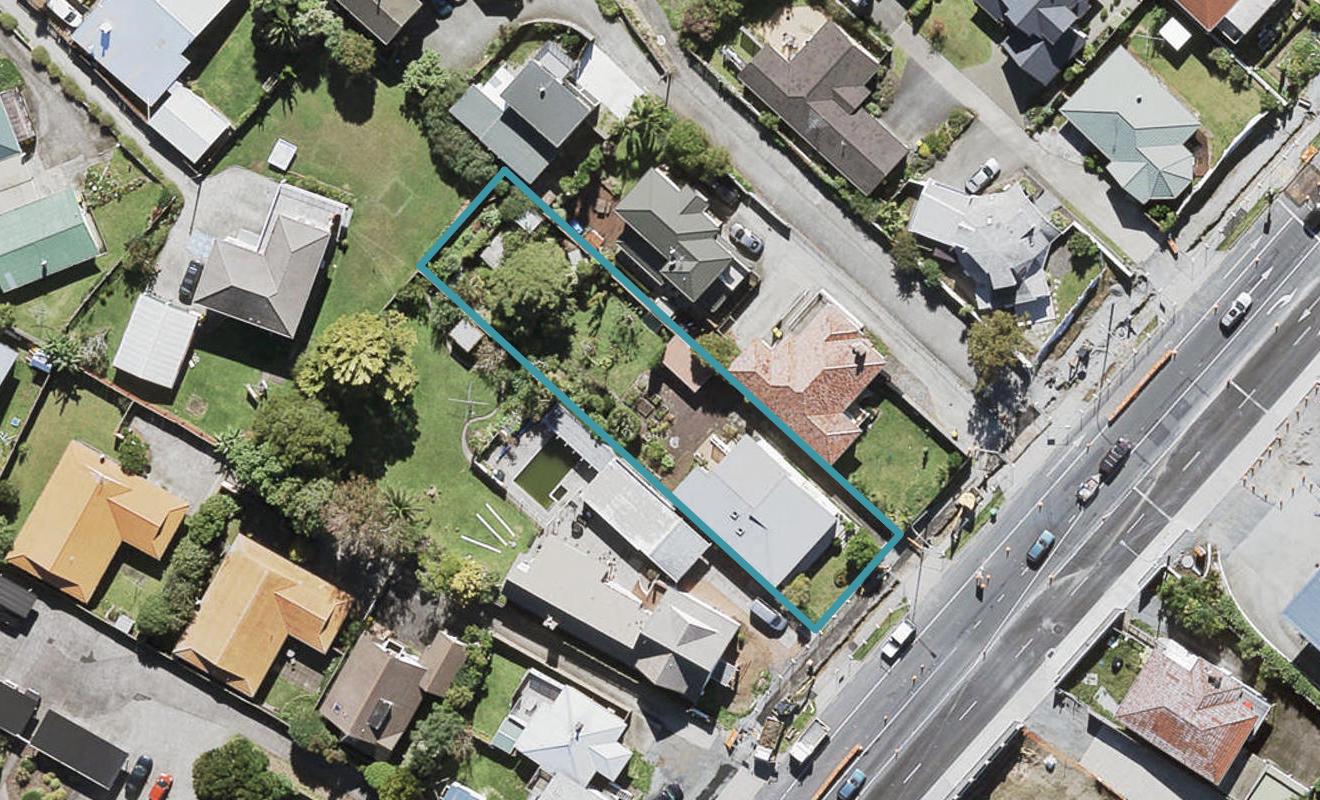 326 Te Atatu Road, Te Atatu South, Auckland - Carousel 1