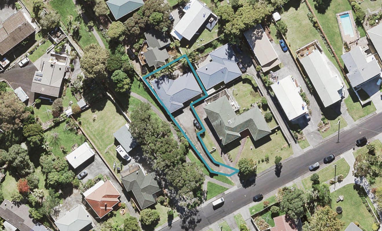 91 Cliff View Drive, Green Bay, Auckland - Carousel 1