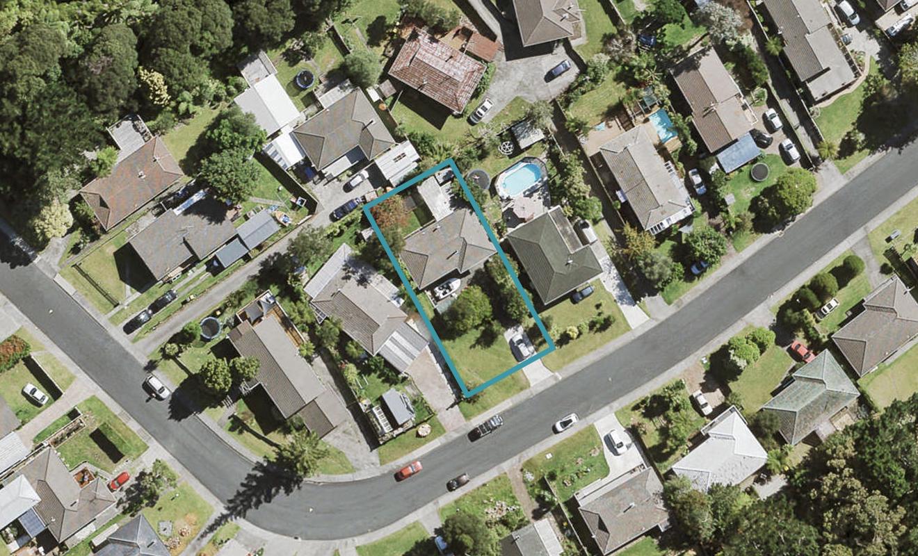37 Staincross Street, Green Bay, Auckland - Carousel 1