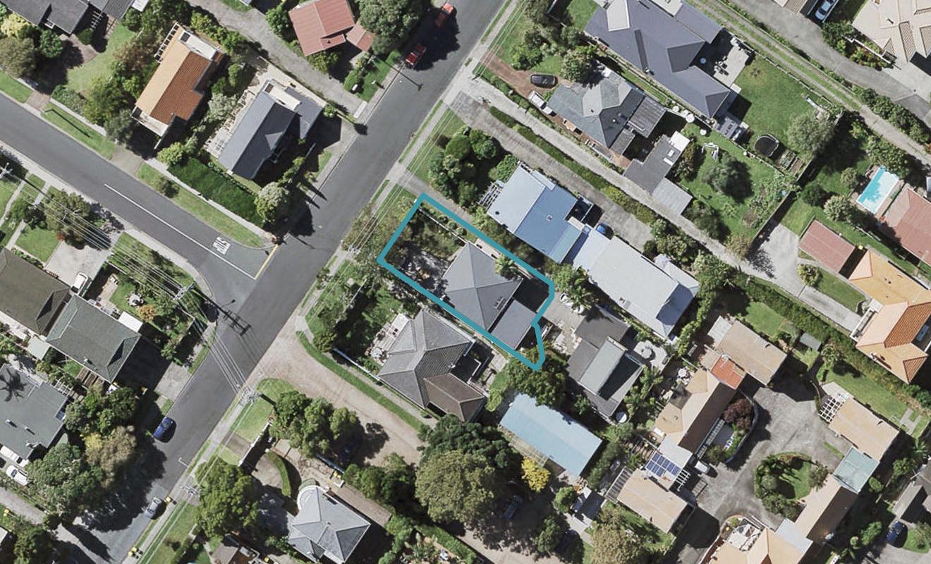 38 Eversleigh Road, Belmont, Auckland - Carousel 1