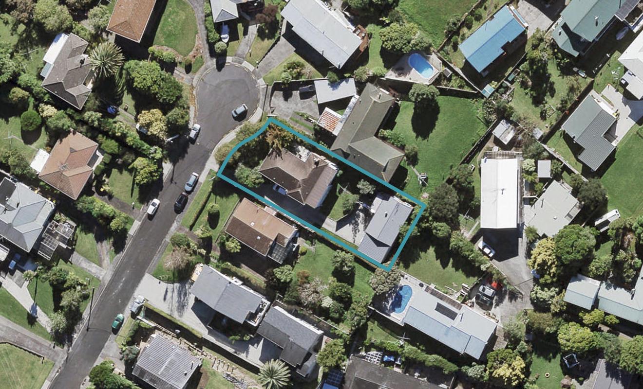 11 Merville Avenue, Te Atatu South, Auckland - Carousel 1