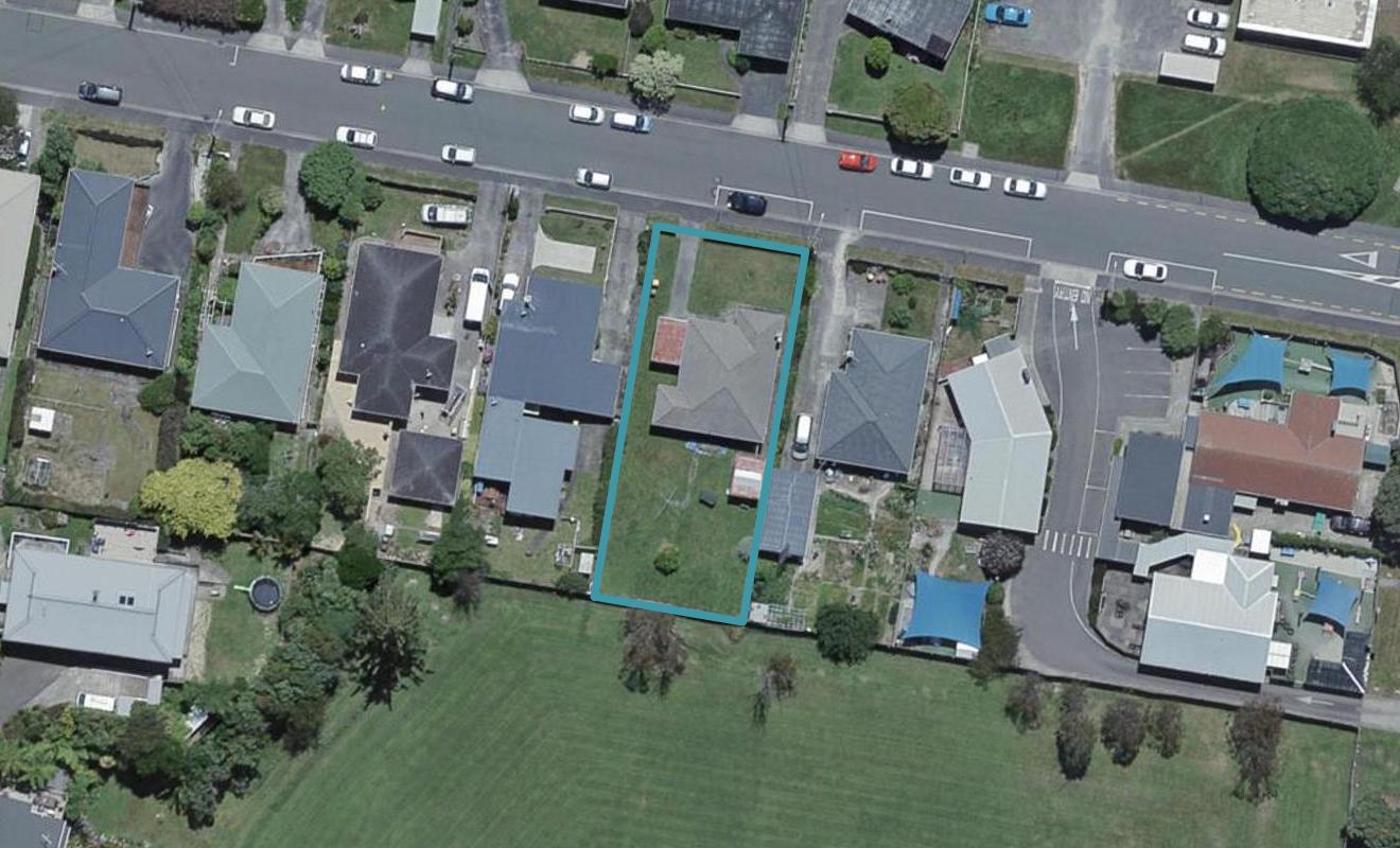 7 Redwood Avenue, Tawa, Wellington - Carousel 1