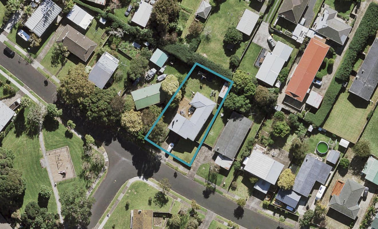 13 Waterlea Avenue, Mangere Bridge, Auckland - Carousel 1