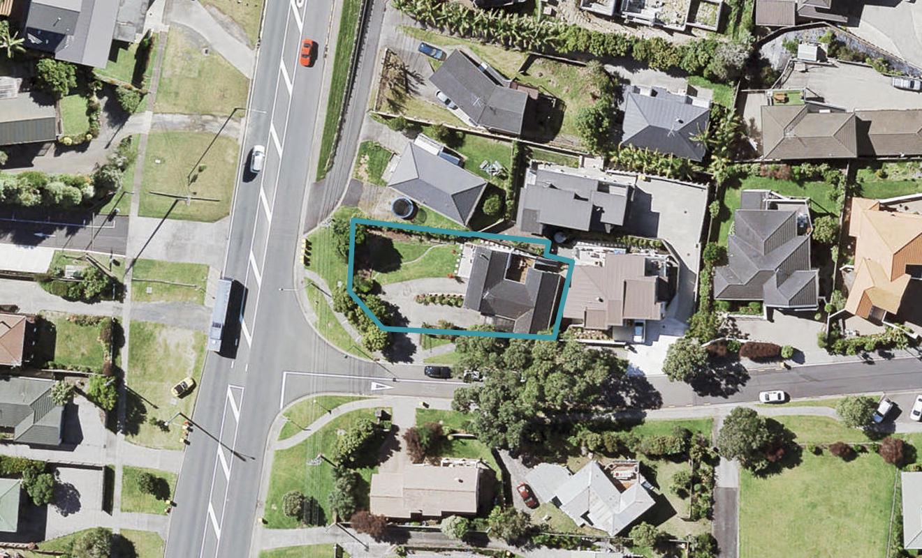 2 St Clair Place, Browns Bay, Auckland - Carousel 1