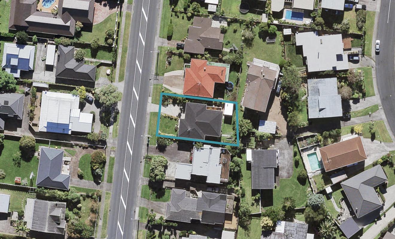 47 Te Atatu Road, Te Atatu South, Auckland - Carousel 1