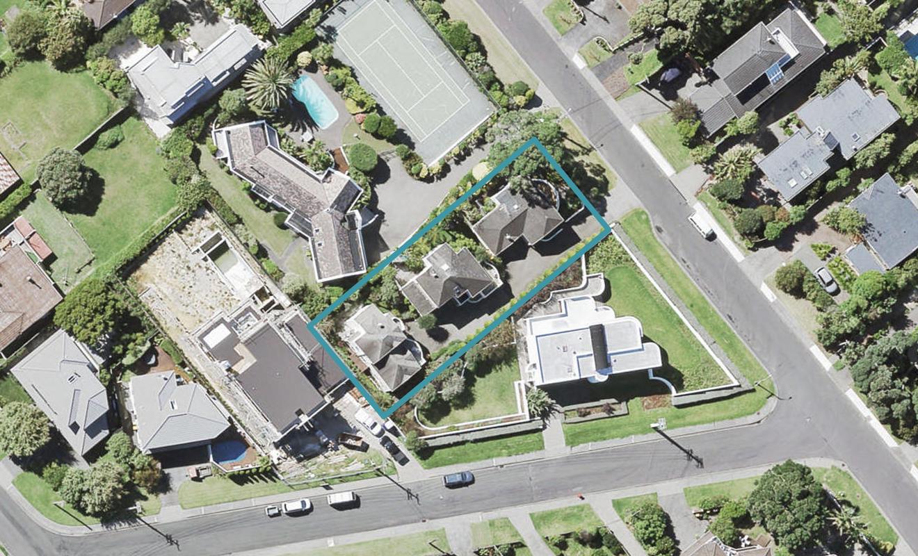 2/14 Bournemouth Terrace, Murrays Bay, Auckland - Carousel 1