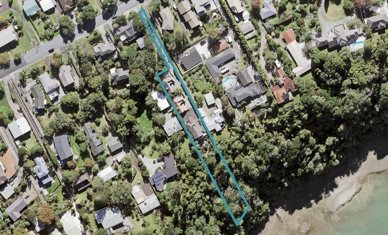 114 Cliff View Drive, Green Bay, Auckland - Carousel 1