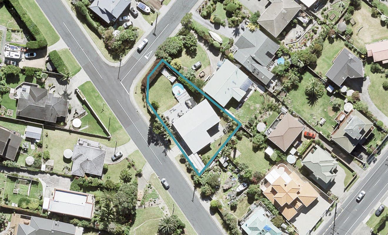 1 De Luen Avenue, Tindalls Beach, Whangaparaoa - Carousel 1