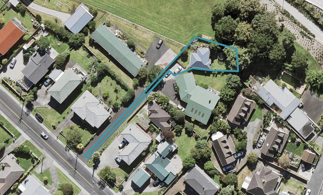 86A Royal View Road, Te Atatu South, Auckland - Carousel 1