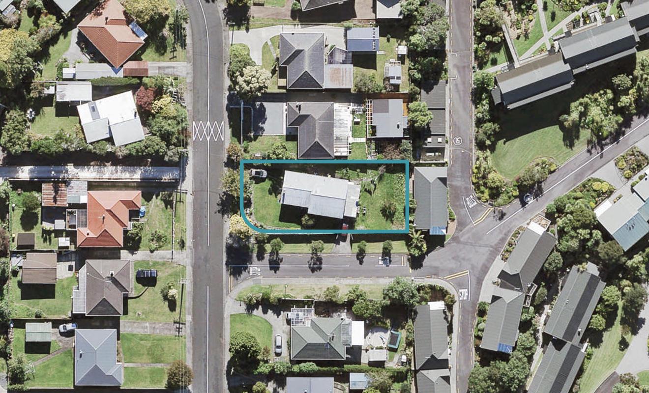 22 Taupo Street, Green Bay, Auckland - Carousel 1