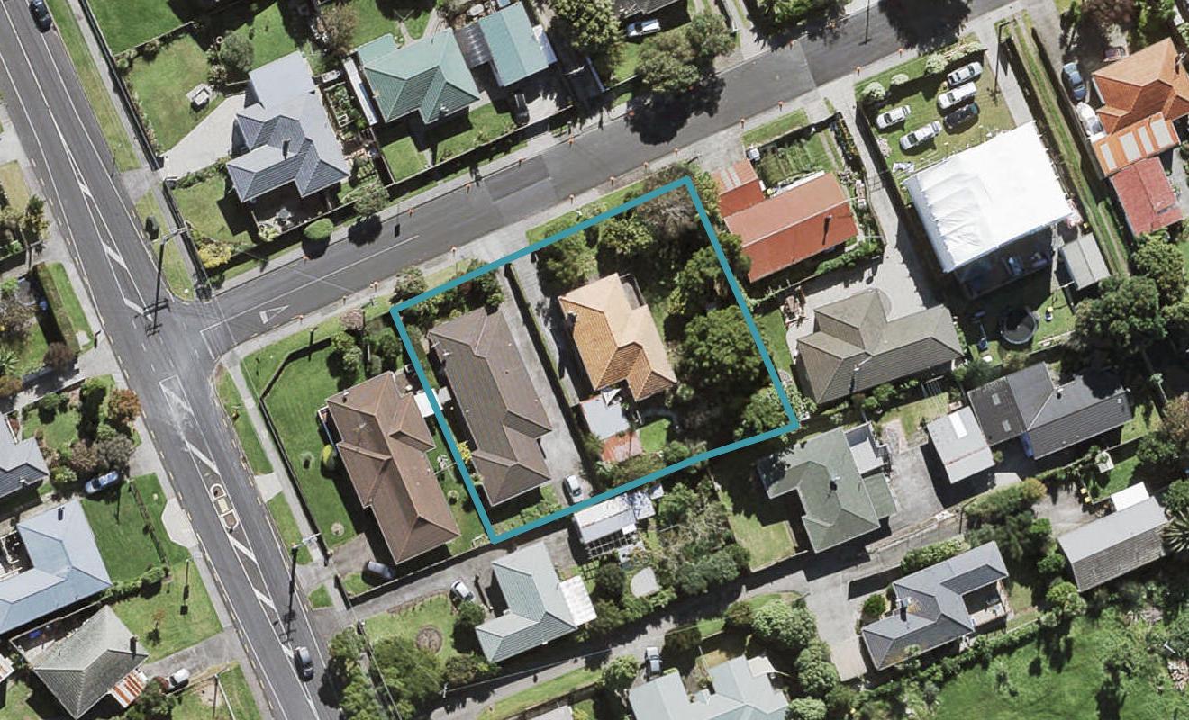 37C Flanshaw Road, Te Atatu South, Auckland - Carousel 1
