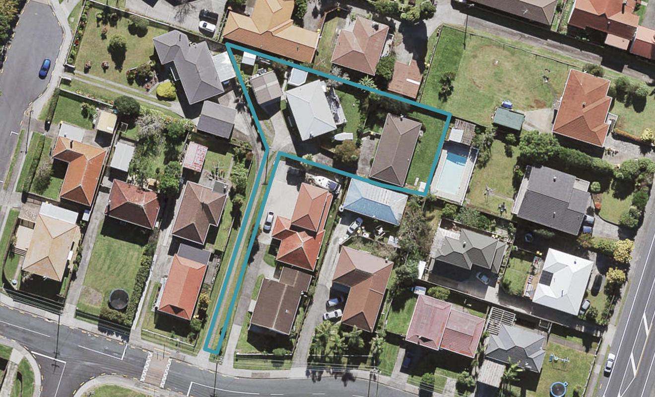 7 Strid Road, Te Atatu South, Auckland - Carousel 1