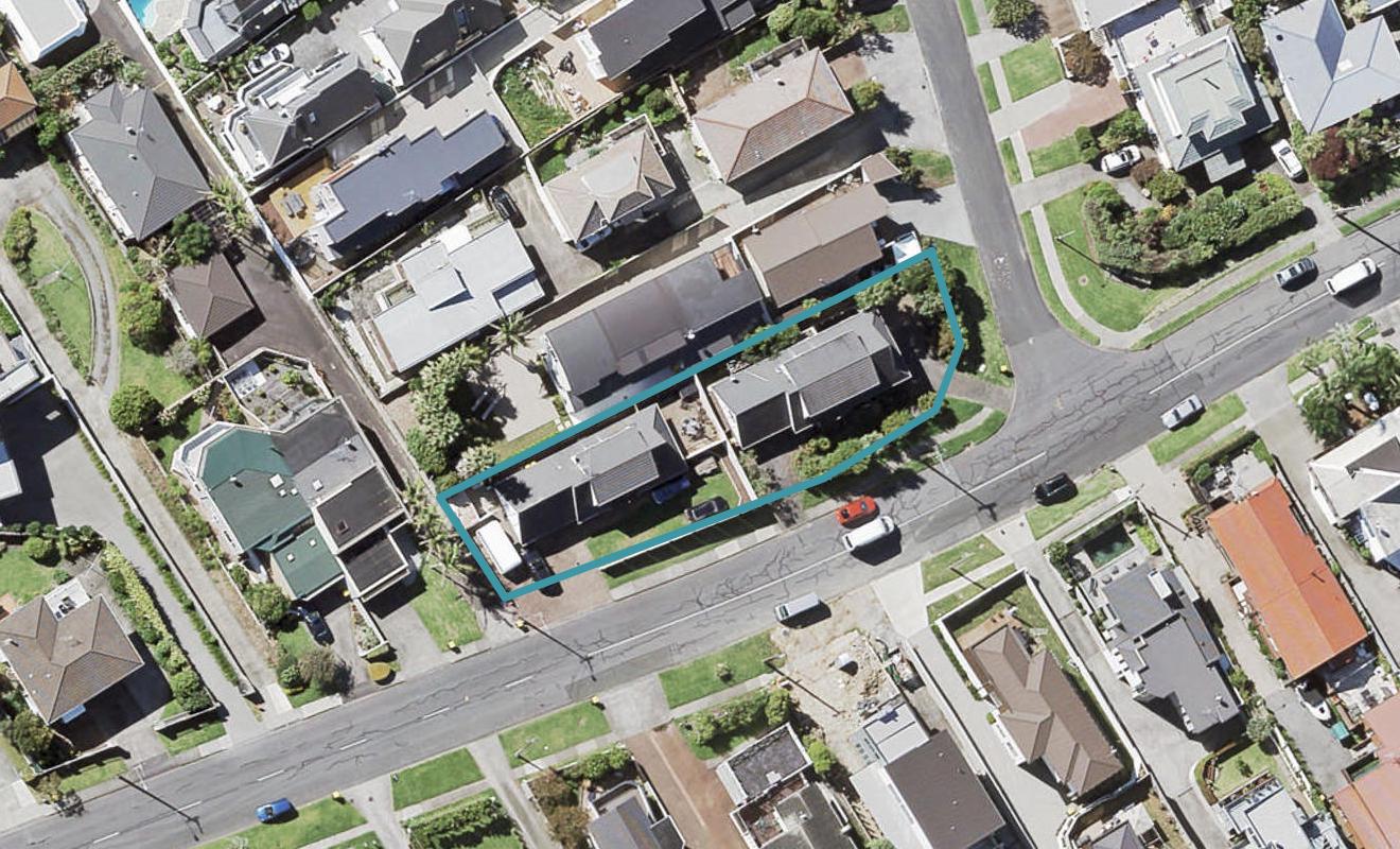 2/11 Takutai Avenue, Bucklands Beach, Auckland - Carousel 1