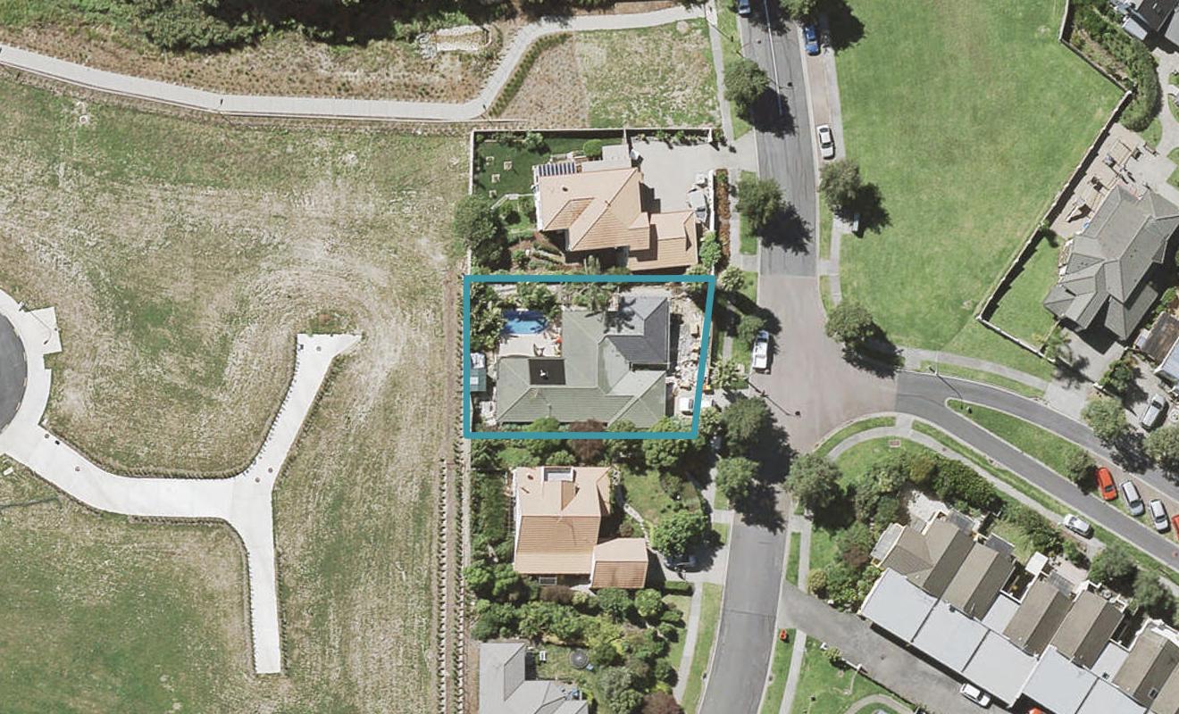 61 Fernhill Way, Oteha, Auckland - Carousel 1