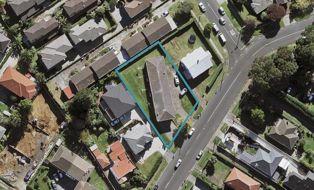 3/23 Hayr Road, Three Kings, Auckland - Carousel 1