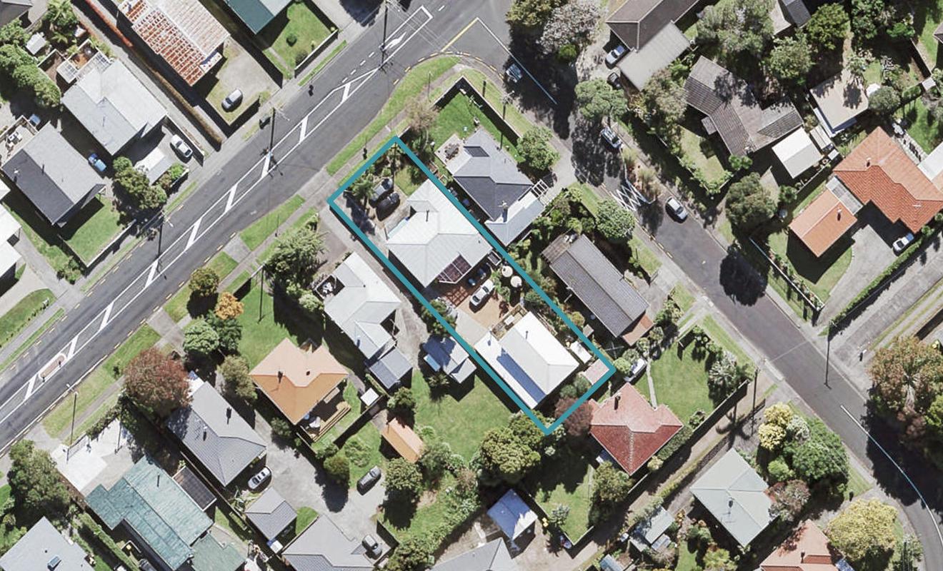 58 Golf Road, New Lynn, Auckland - Carousel 1