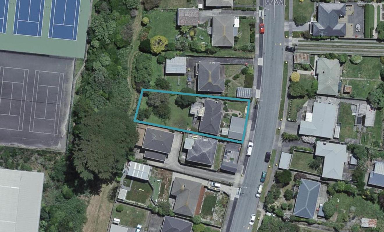 32 Taylor Terrace, Tawa, Wellington - Carousel 1