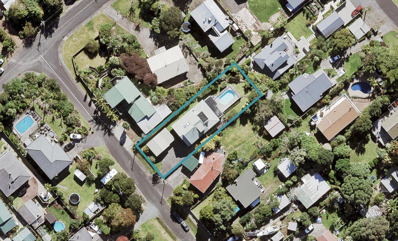 4 Coleman Avenue, Herald Island, Auckland - Carousel 1
