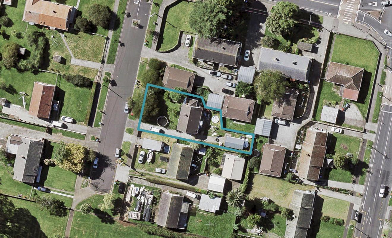 4 Taurima Avenue, Point England, Auckland - Carousel 1
