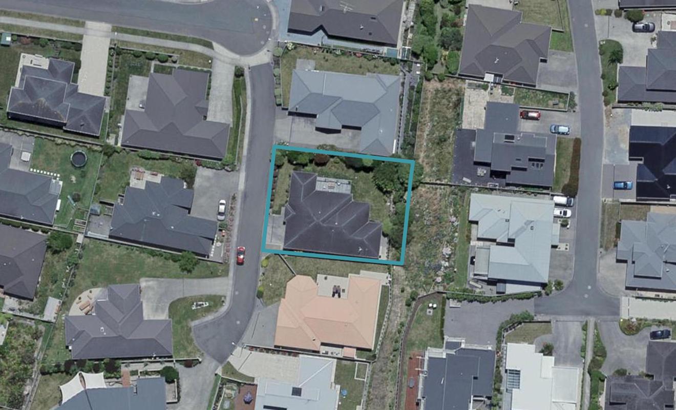 175 Woodman Drive, Tawa, Wellington - Carousel 1
