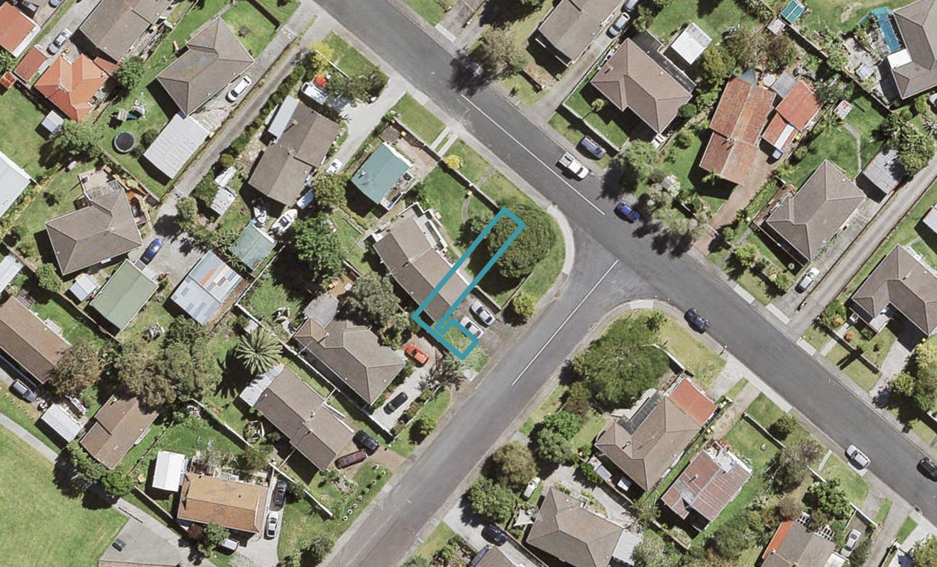 2/21 Newham Place, Henderson, Auckland - Carousel 1