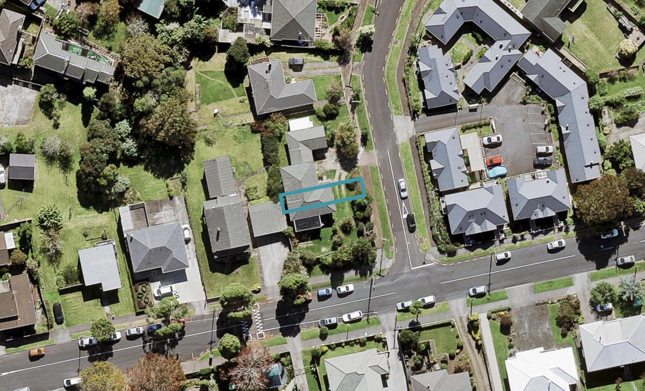 4/2 Windermere Crescent, Blockhouse Bay, Auckland - Carousel 1